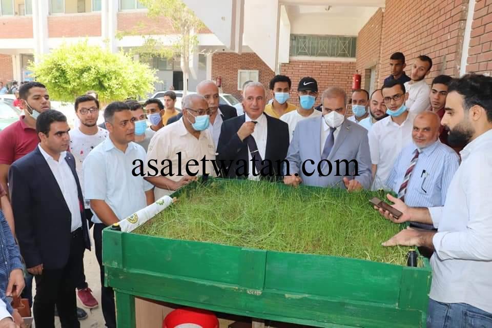 الدكتور محمد المحرصاوي رئيس جامعة الأزهر يشيد بمشروعات تخرج طلاب كلية الهندسة الزراعية