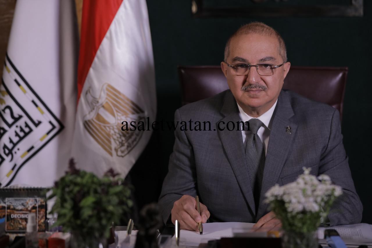 رئيس جامعة أسيوط يقرر صرف مكافأة تتراوح ما بين 1000 جنيه و550 جنيه للعاملين الدائمين بالجامعة بمناسبة عيد الأضحى مع صرف 500 للعمالة الموسمية و400 جنيه للعمالة اليومية