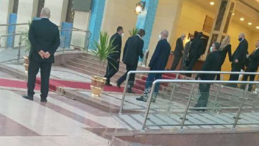 عاجل.. بدء عزاء السيدة جيهان السادات بالقاهرة الجديدة