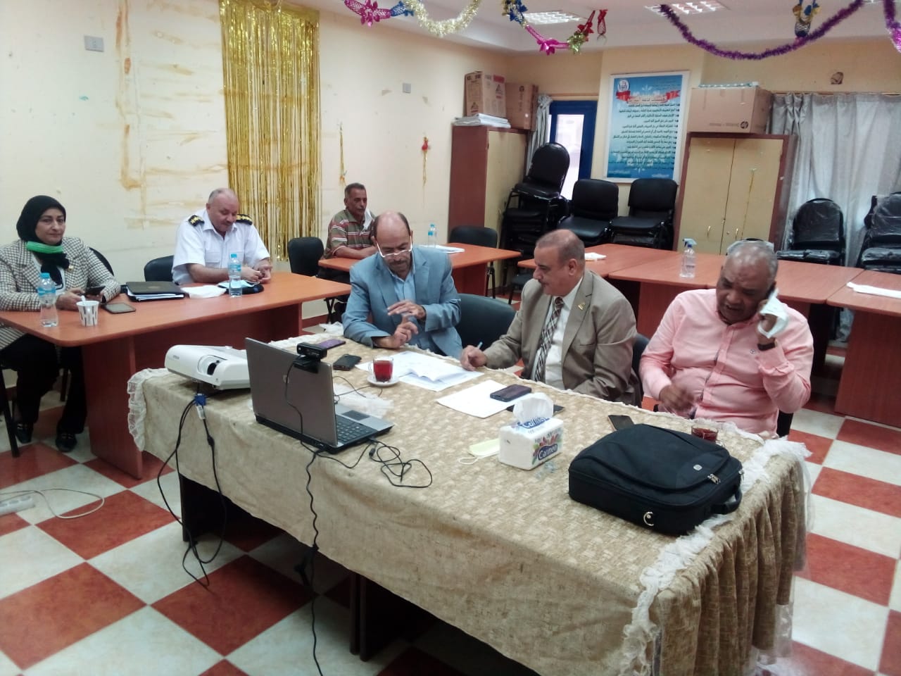 تعليم مطروح : غرفة العمليات الرئيسية تتابع مسار إمتحان التاريخ للشهادة الثانوية .
