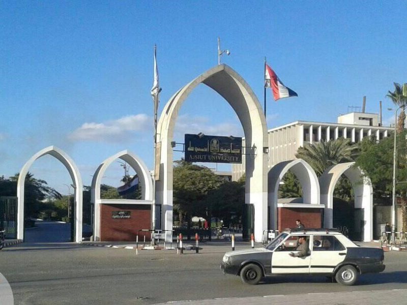 رئيس جامعة أسيوط يُعلن خلال افتتاحه عدد من الوحدات الطبية