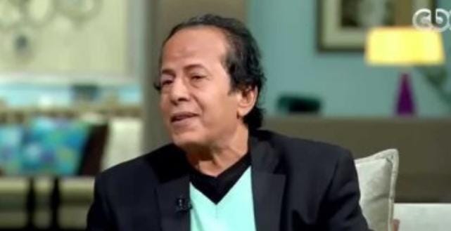 شقيق عادل الفار: الحمد لله فاق أمس من الغيبوية.. وننتظر خروجه من العناية المركزة
