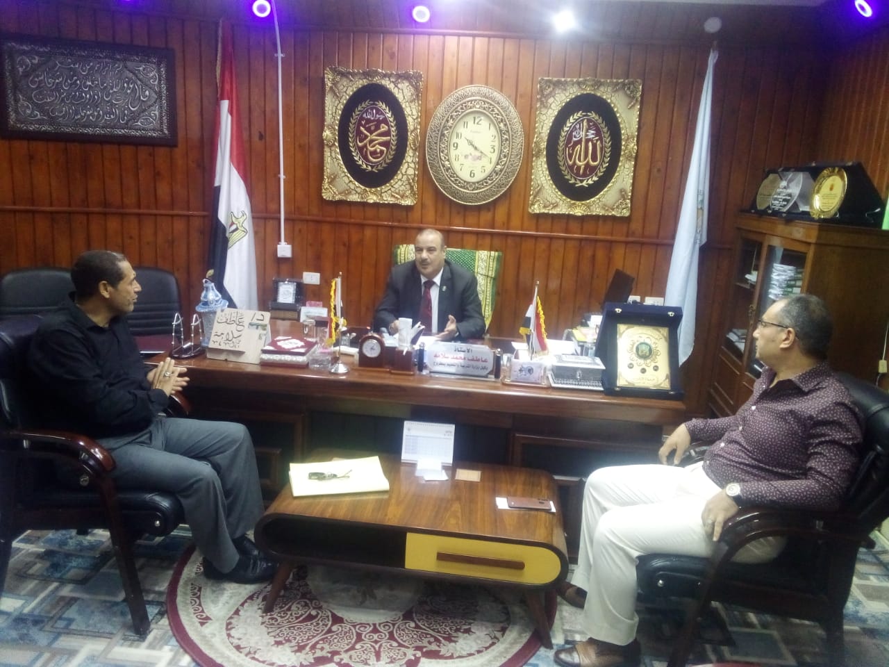 وكيل الوزارة يجتمع مع مسئولي بعض الإدارات الداخلية والأقسام الإدارية