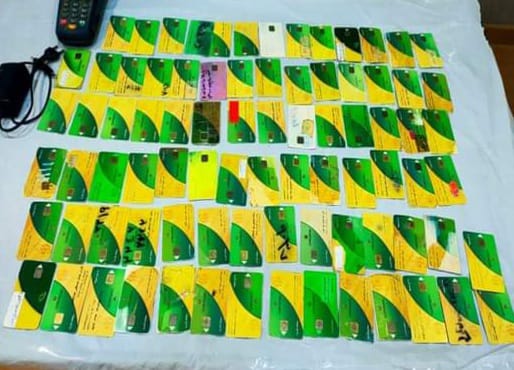 ضبط مخزن بلدى بحوزته 135بطاقه تموينيه بالقاهره 
