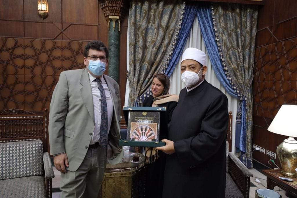 الإمام الأكبر لوفد فرنسي: الأزهر مؤتمنٌ على بيان الإسلام الحقيقي للناس