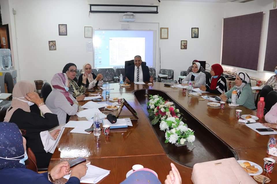 فكري يناقش مع مجلس كلية الصيدلة بنات جامعة الأزهر الاستعداد للعام الدراسي الجديد