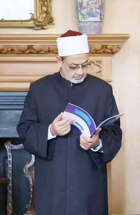 الأزهر يطمئن الجميع في مصر وخارجها على صحة الإمام الأكبر ويشكرهم على مشاعرهم الطيبة.