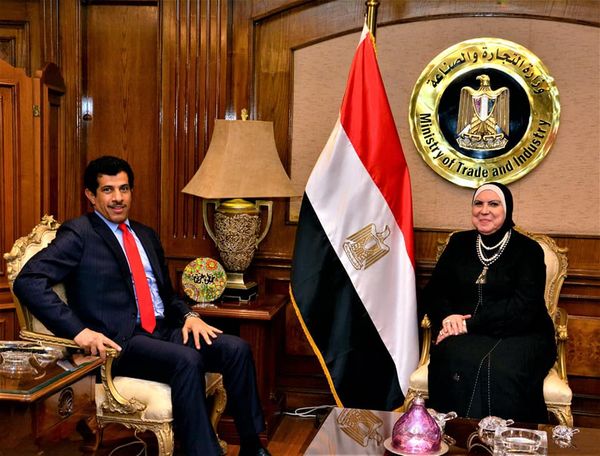 وزيرة التجارة والصناعة تستقبل السفير القطري بالقاهرة لبحث سبل تنمية وتطوير العلاقات الاقتصادية والتجارية والاستثمارية بين البلدين