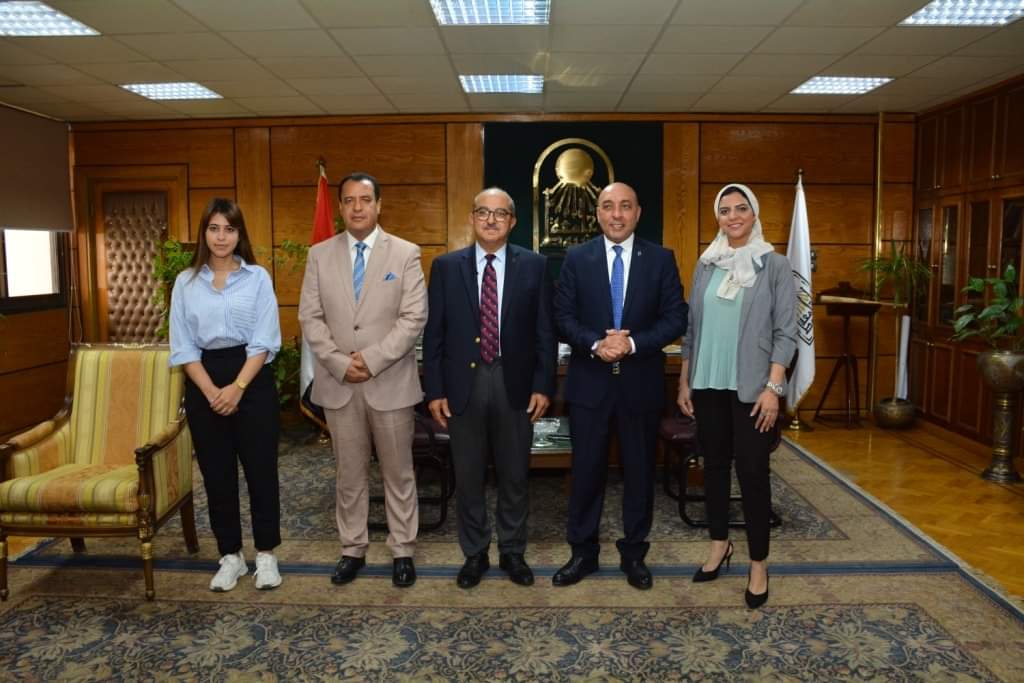 رئيس جامعة أسيوط يستقبل الإعلامى المميز عصام يوسف فى مستهل زيارته للجامعة للمشاركة فى ندوة “برنامج 17”