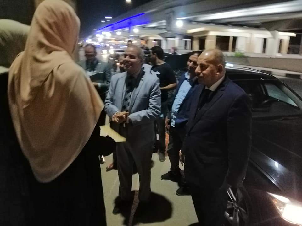 رئيس جامعة الأزهر يتفقد المدينة الجامعية للطالبات بمدينة نصر ويوزع عليهن الهدايا الرمزية