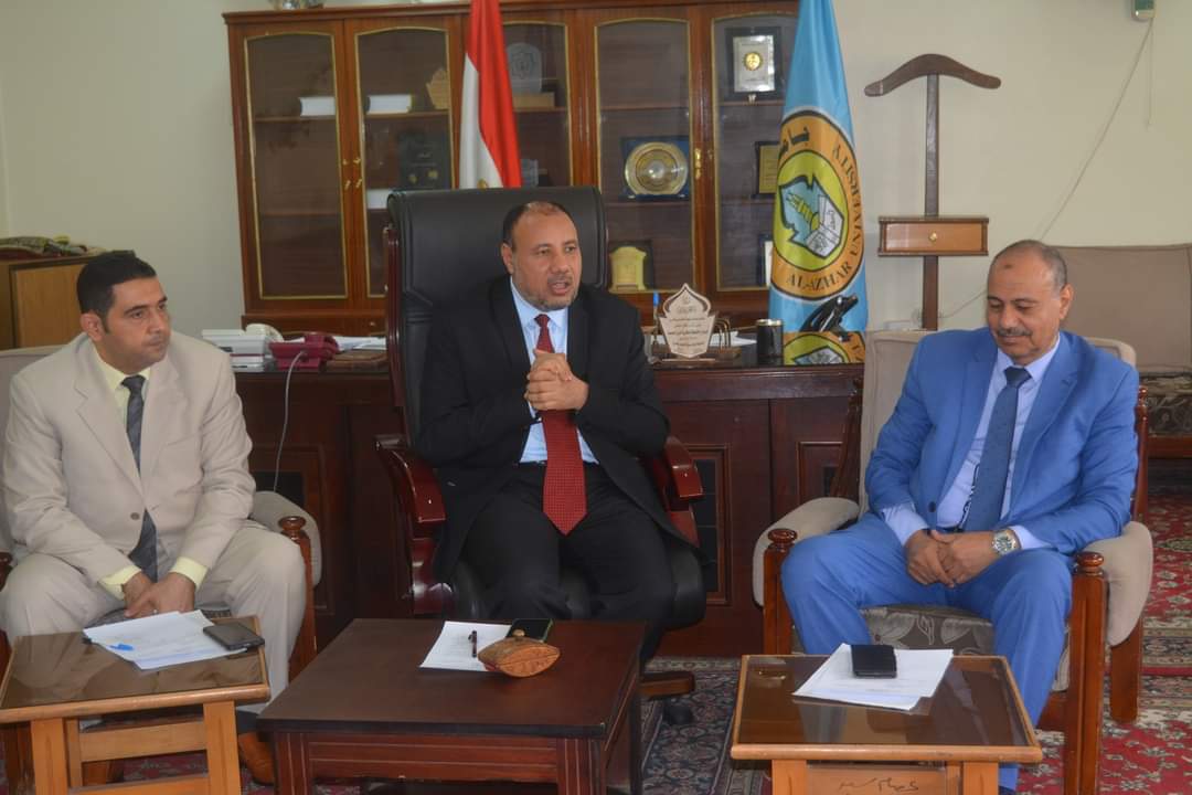 ” نائب رئيس جامعة الأزهر الوجه القبلي يجتمع بالسادة مديري إدارات كليات فرع الجامعة بأسيوط بحضور الأمين العام المساعد”