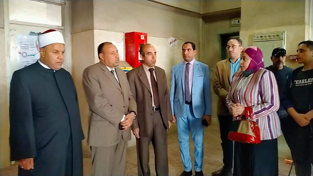 “نائباً رئيس جامعة الأزهر للوجه القبلي والبحري يطمئنا على صحة طالبة كلية الصيدلة بأسيوط”