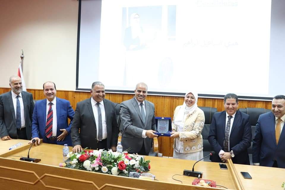 رئيس جامعة الأزهر يشيد بجهود مركز علاج وتجميل شق الشفة والحلق بكلية طب الأسنان بنات في خدمة المجتمع