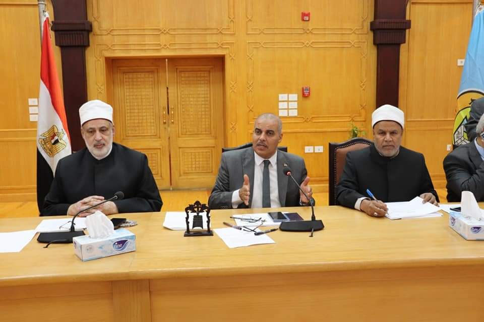 مجلس جامعة الأزهر يقدم التهنئة لوكيل كلية العلوم لاختياره خبيرًا بوزارة الدفاع ويكرم الطلاب المتميزين