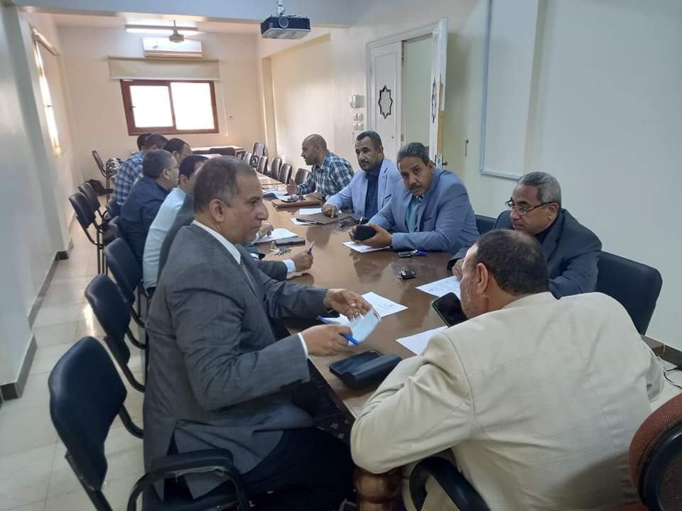 “اجتماع مجلس إدارة مركز البحوث الزراعية ومنتجاتها بجامعة الأزهر بأسيوط”