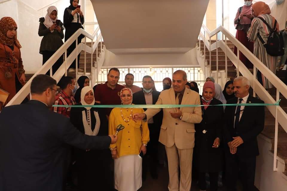 بالصور رئيس جامعة الأزهر يفتتح معرضًا للكتاب بكلية الدرسات الإسلامية والعربية للبنات بتخفيضات كبيرة