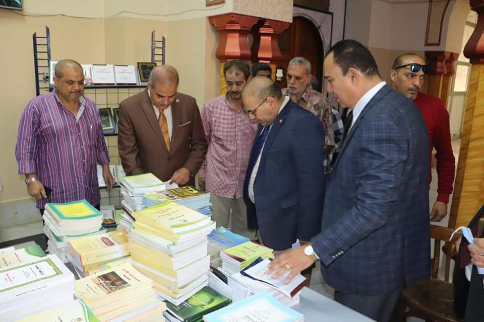 رئيس جامعة الأزهر يتفقَّد معرض الكتاب والقاعات الدِّراسيَّة بكليتي اللغة العربية وأصول الدين 