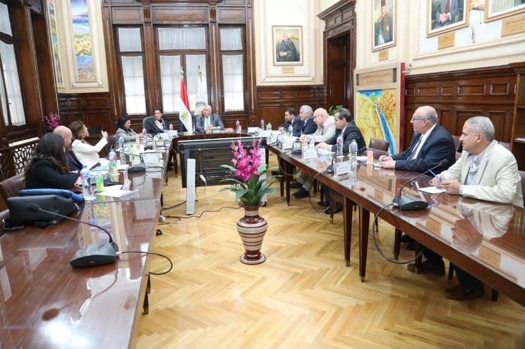 وزير الزراعة يبحث مع مسئولي منظمة الصحة العالمية سبل دعم جهود الدولة المصرية فى خططها لمقاومة مضادات الميكروبات