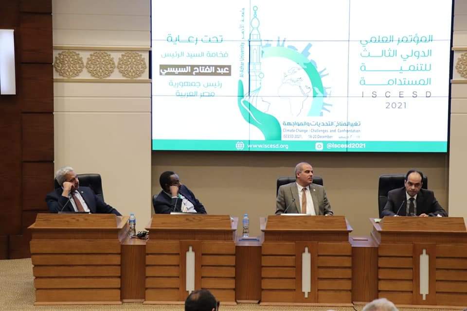 أكاديميون وباحثون بالمؤتمر الدولي الثالث للبيئة والتنمية المستدامة بجامعة الأزهر يناقشون التنمية المستدامة وعلاقتها بمجابهة التغيرات المناخية