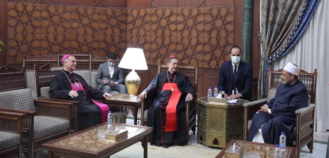 فضيلة الإمام الأكبر يستقبل رئيس المجلس البابوي بالفاتيكان..
