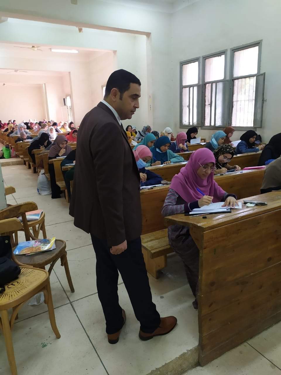 “الأمين العام المساعد لفرع جامعة الأزهر للوجه القبلي يتفقد سير أعمال إمتحانات الميدتيرم بكلية التجارة بنات بأسيوط”