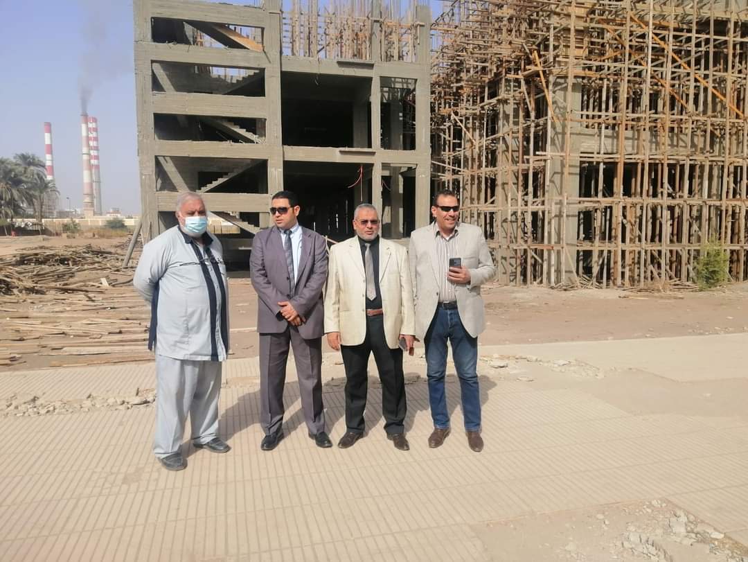 “عميد كلية الشريعة والقانون بجامعة الأزهر بأسيوط والأمين العام المساعد لفرع الجامعة للوجه القبلي يتابعان أعمال الإنشاءات الخاصة بالكلية “