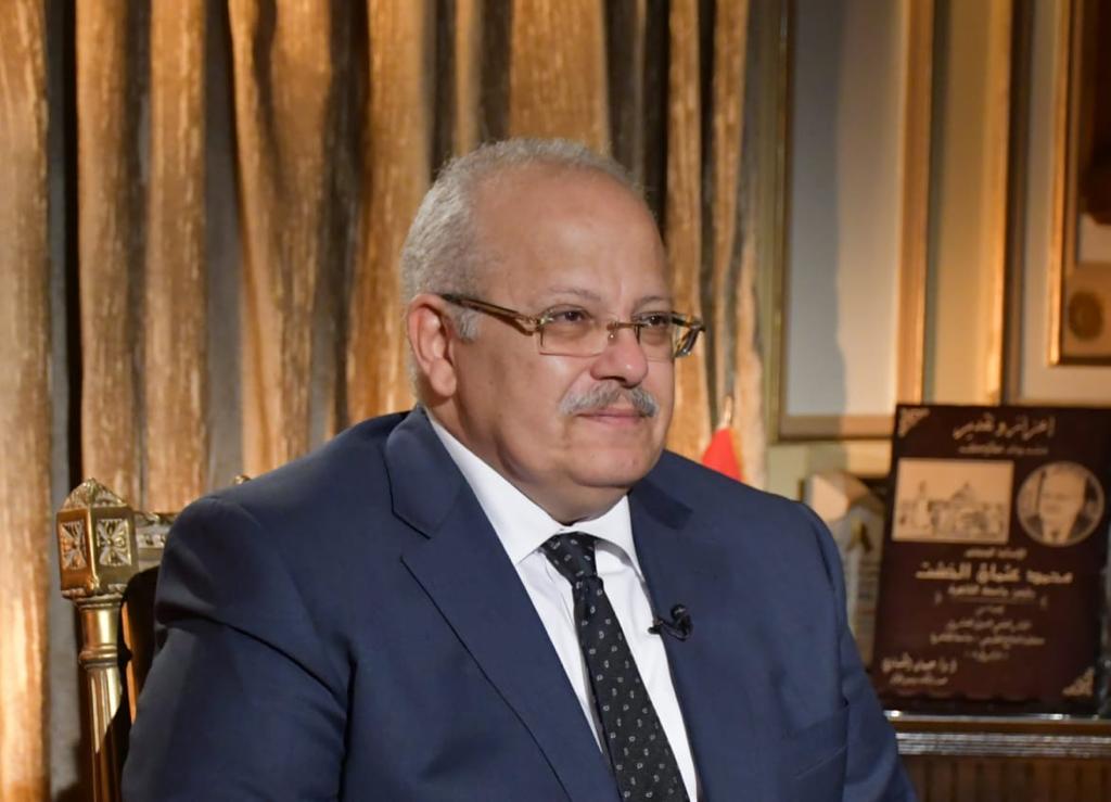 مكتبة ثقافية متنوعة بكل غرفة طلاب المدن الجامعية بجامعة القاهرة   