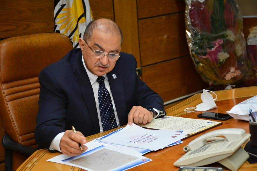 رئيس جامعة أسيوط /يعلن الانتهاء من إجراءات التسوية الوظيفية لنحو 25 موظف من العاملين بمستشفى الأطفال الجامعي
