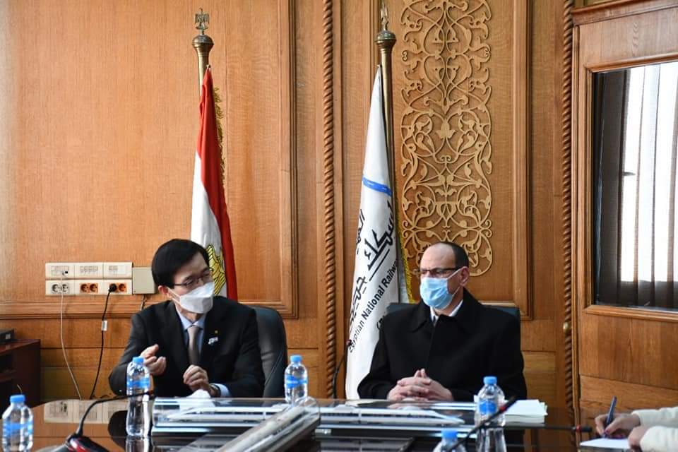 السكة الحديد توقع إتفاقية مع صندوق التعاون الكورى EDCF لتحديث نظم الإشارات بخط الأقصر / السد العالى