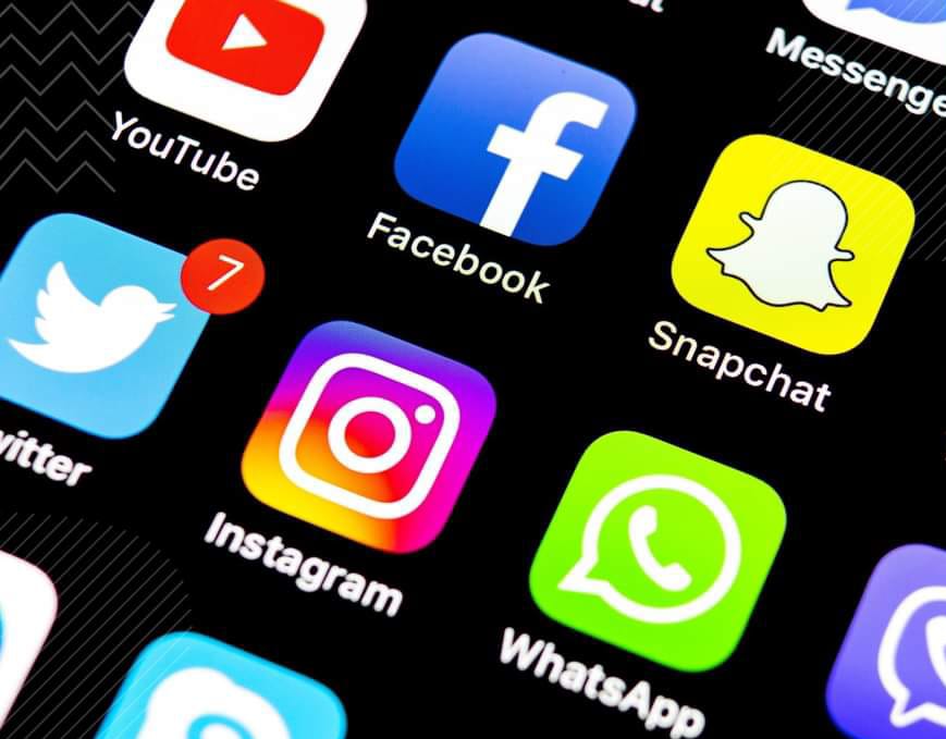 300 مليون عربي يستخدمون السوشيال ميديا بشكل سلبي ومصر تتعرض لـ 100 شائعة يومياً