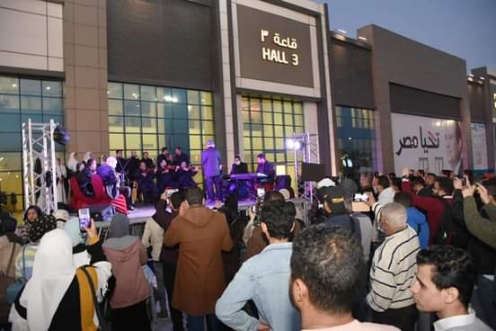 ضمن فعاليات برنامجه الفنى :      جمهور معرض الكتاب 53 بين الانشاد والموسيقى 