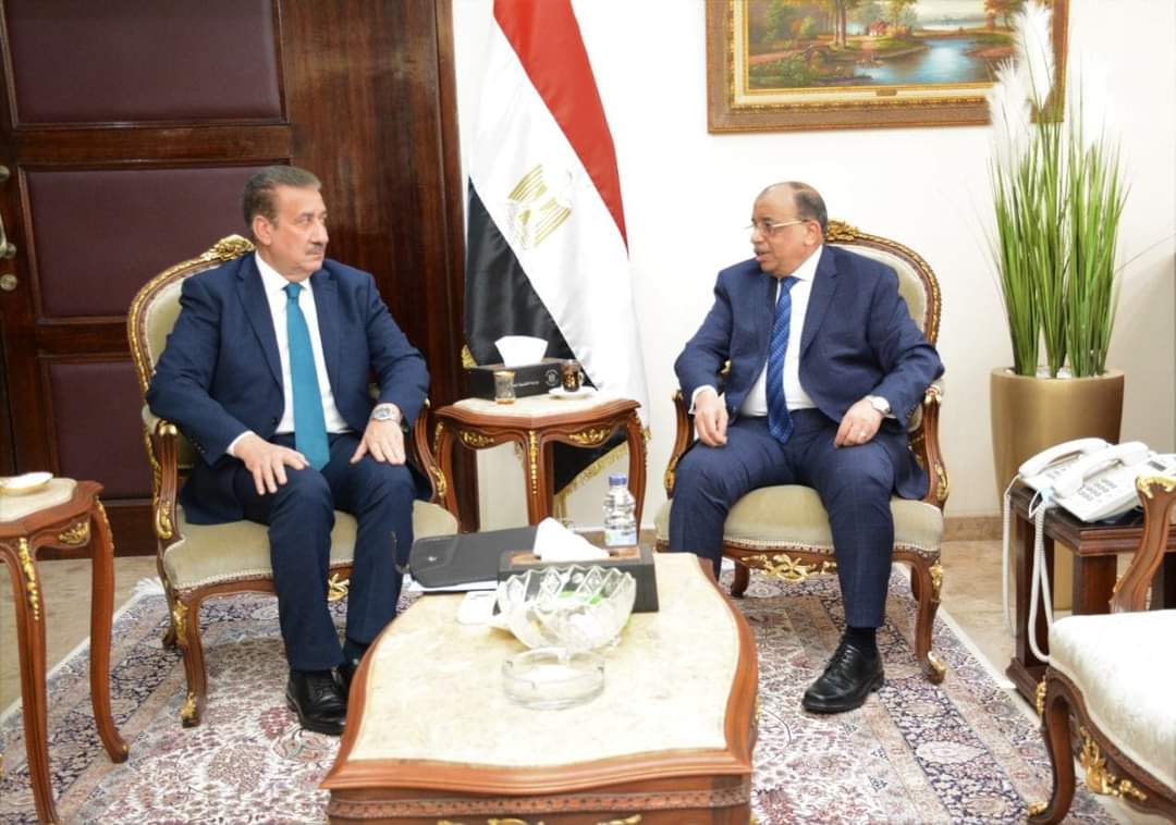 وزير التنمية المحلية يتابع مع محافظ المنوفية المبادرة الرئاسية ” حياة كريمة