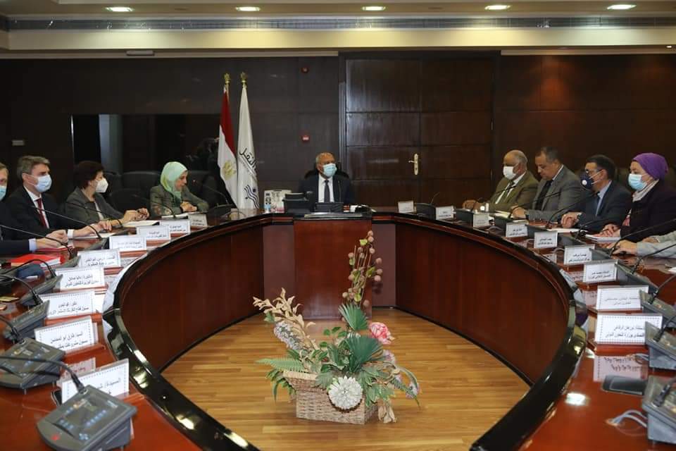 وزير النقل يستقبل وفد البنك الاوربي للإستثمار EIB لمتابعة الموقف الحالي للمشروعات المشتركة الجاري تنفيذها