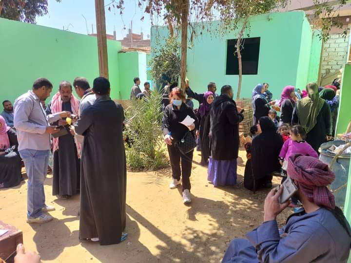 قافلة طبية مجانية بقرية مير بأسيوط بالتعاون مع وحدة السكان تفعيلاً للمبادرة الرئاسية “حياة كريمة”