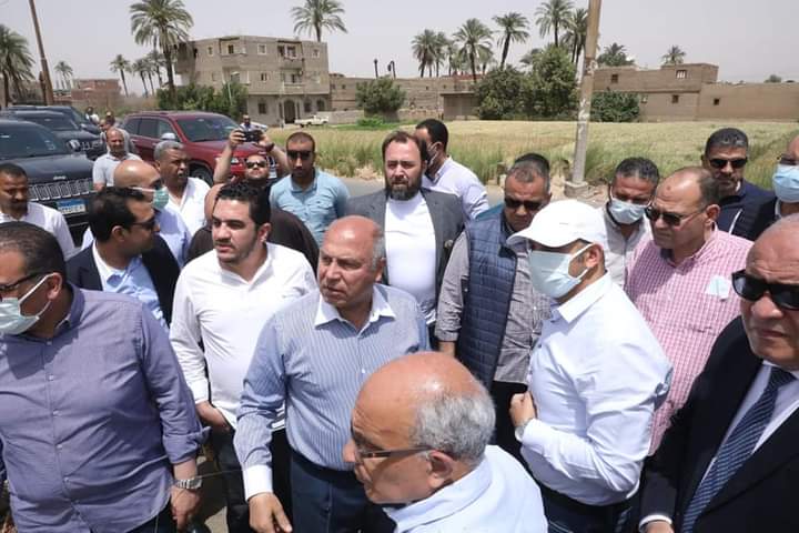 وزيرالنقل يتابع أعمال تنفيذ الجسور الترابية والمحطات لمشروع الخط الثاني للقطار الكهربائي السريع