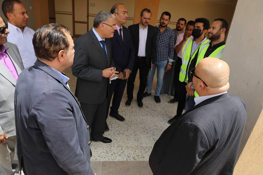 محافظ المنيا يتابع تنفيذ مشروعات المبادرة الرئاسية “حياة كريمة” من الوحدات صحية ومدارس للتعليم الاساسي بقرى مركز ملوي