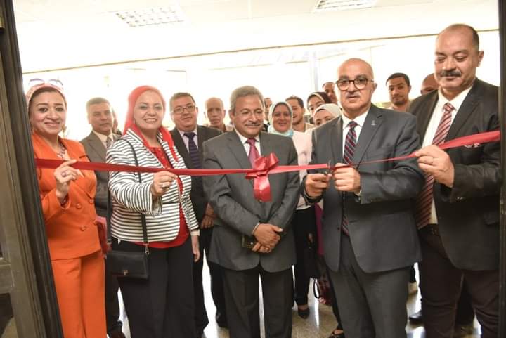 رئيس جامعة أسيوط يفتتح مركز التنمية المستدامة بالجامعة لدعم الأبحاث