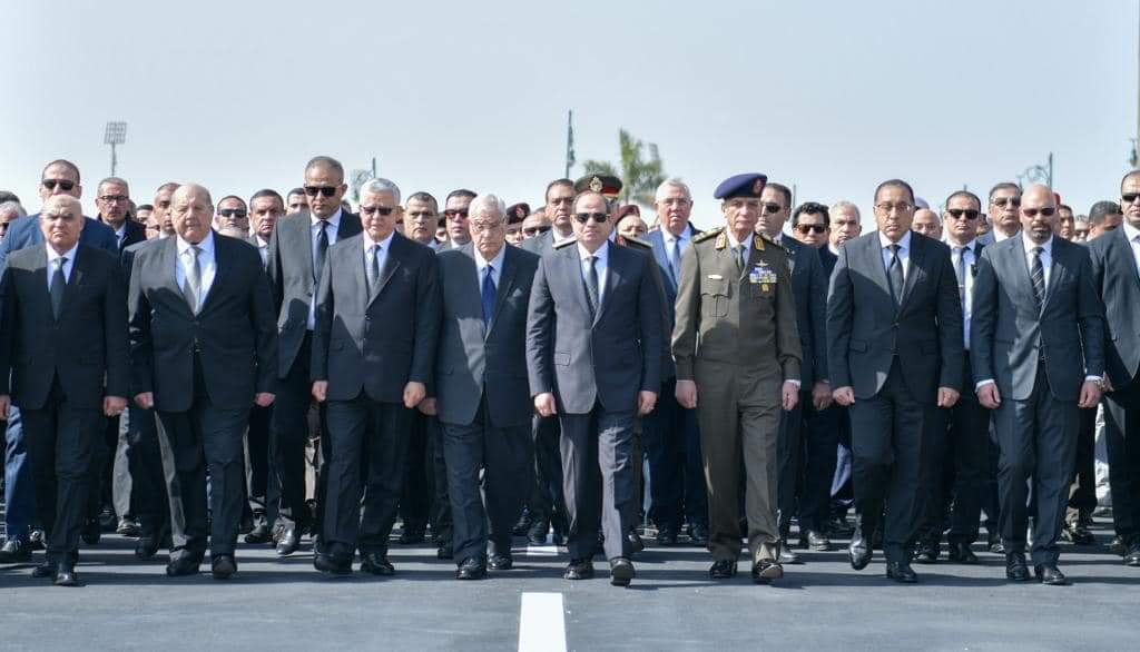 الرئيس السيسي يقدم التعازي لأسرة الدكتور الراحل شريف إسماعيل