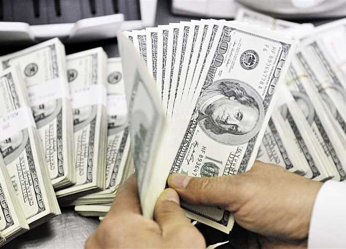 البنوك توقف السداد بالعملات الأجنبية عند استخدام بطاقات الخصم المباشر بالجنيه في الخارج