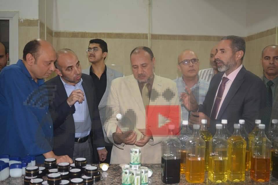 ” عبد المالك يفتتح وحدة تصنيع مستحضرات طبية و تجميل بفرع الجامعة للوجه القبلي”