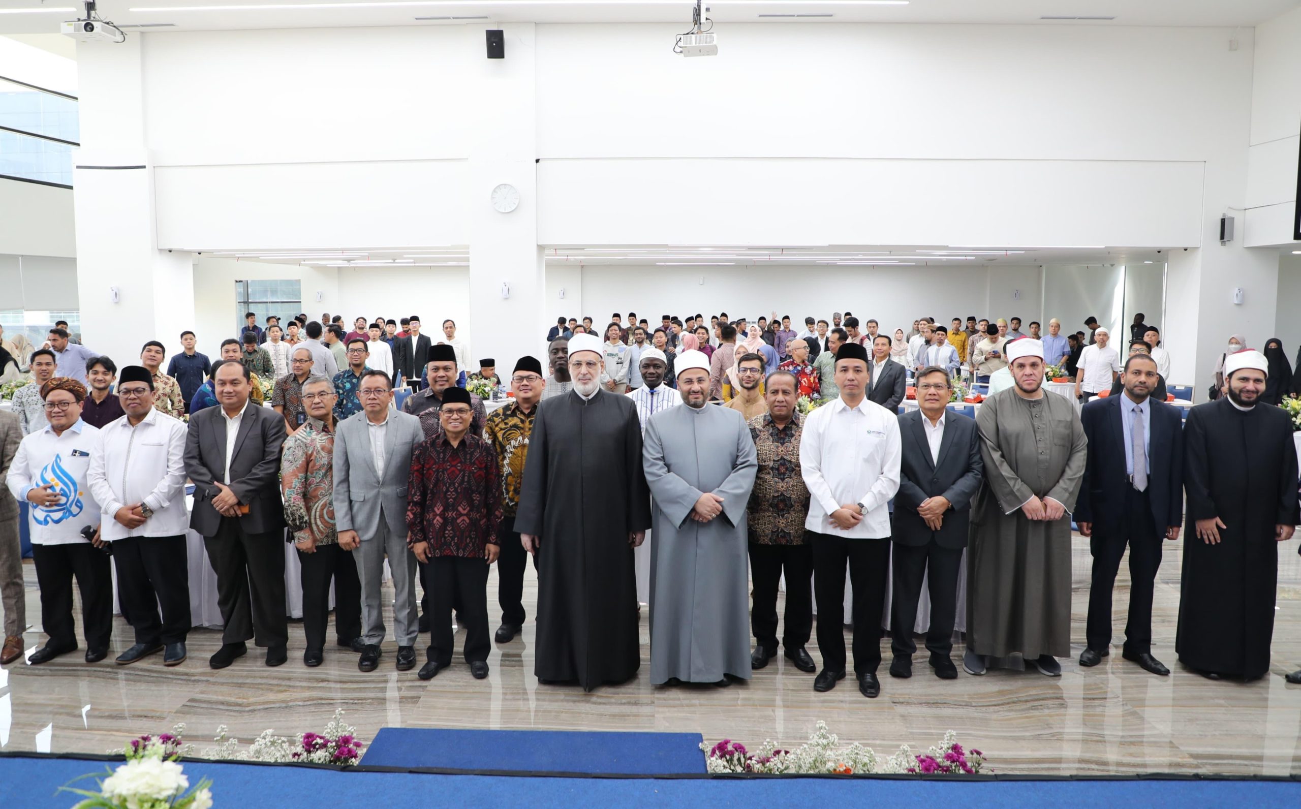 وكيل الأزهر يحاضر في الجامعة الإسلامية العالمية الإندونيسية عن دور الأزهر في الحفاظ على التراث الإسلامي العلمي