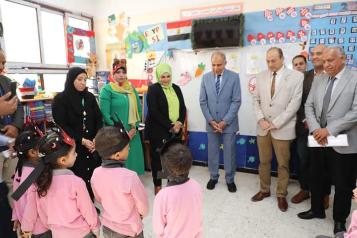 كدواني يزور مدارس المنيا الجديدة ويؤكد مبادرة “بداية جديدة ” تعتمد على التنمية البشرية والاستثمار في رأس المال البشري بدءاً من المدرسة