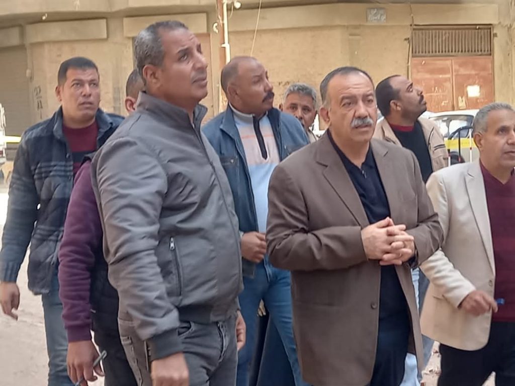 انهيار برج سكني في أسيوط: المحافظ يشكل لجنة هندسية للتحقيق