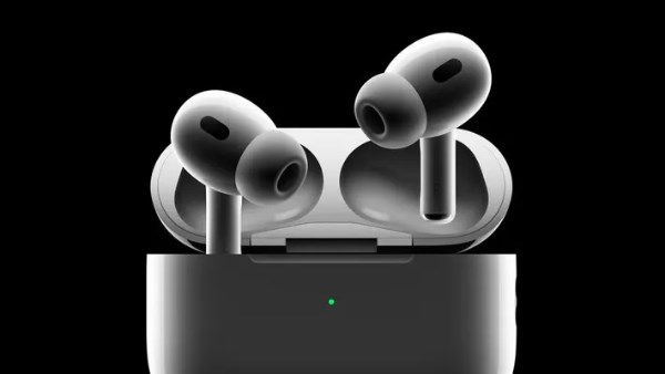 هل تفعلها أبل.. AirPods بكاميرات.. حلم أم واقع قريب؟