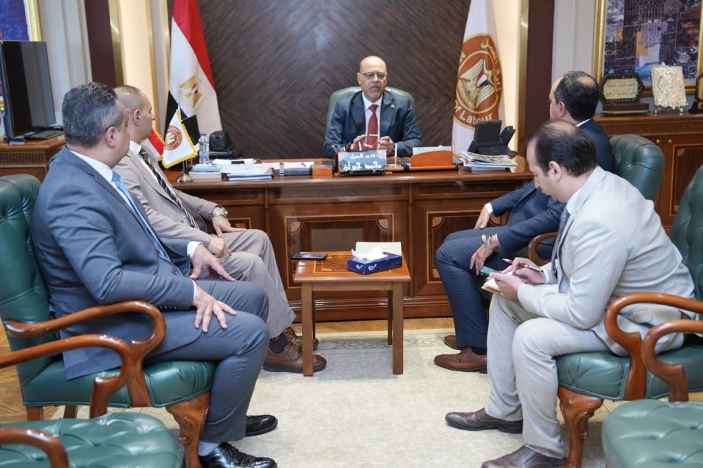 وزير العمل يلتقي مدير صندوق مكافحة الإدمان