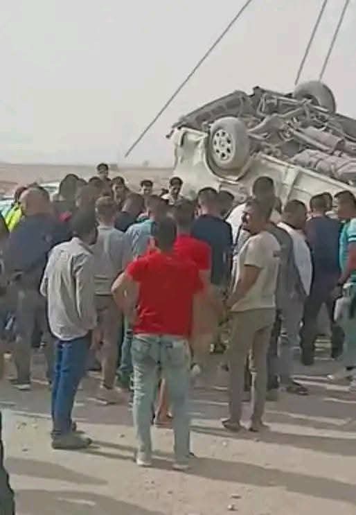 حادث مروع بطريق العين السخنة.. مصرع عامل وإصابة 13 آخرين إثر انقلاب ميكروباص