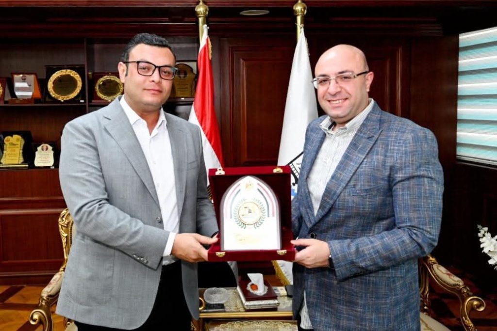  وزير الإسكان 